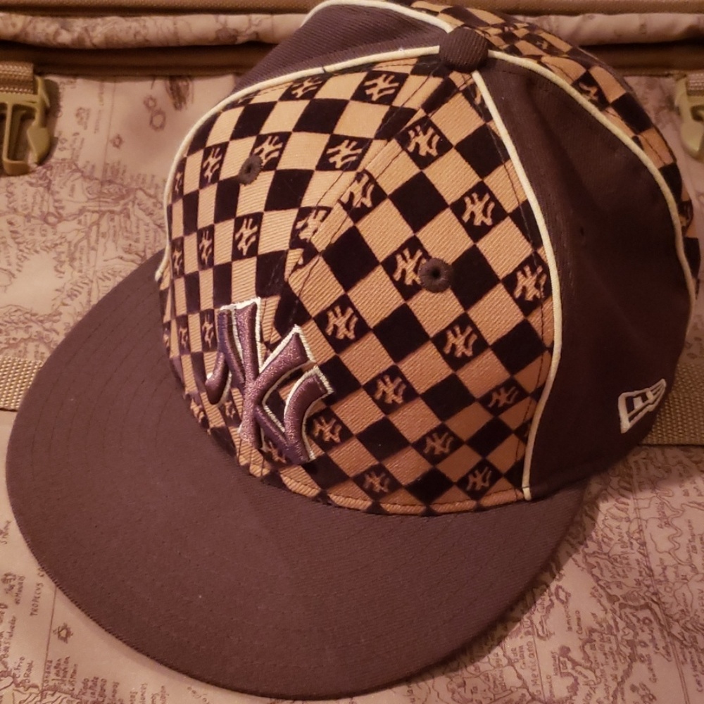 New York Yankee Fitted Hat 7 1/4 great condition